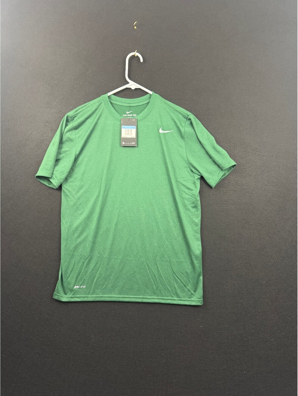 Nike The Nike Tee Dri-FIT Men's Green Athletic T-Shirt Medium